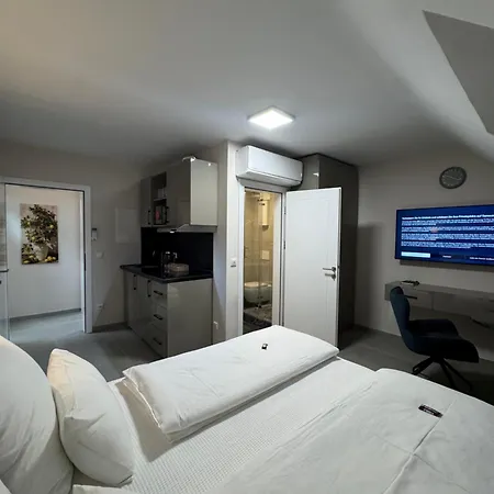 Deluxe Am Rhein 3* Bonn